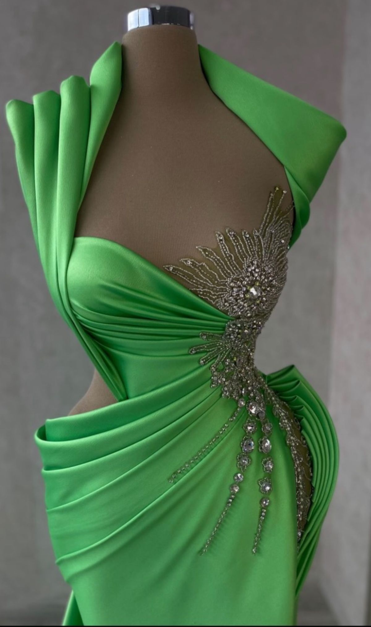 Menakon creation Size 4 Prom Plunge Green A-line Dress on Queenly