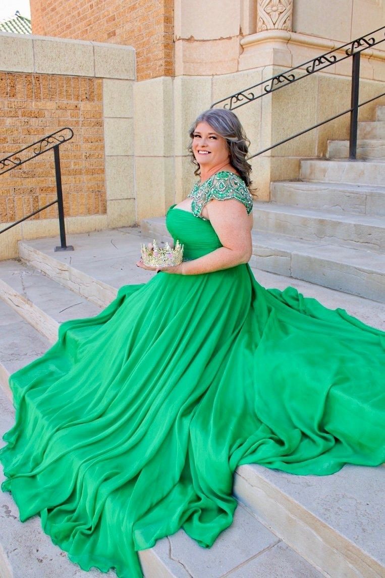 Size 14 Prom High Neck Green A-line Dress on Queenly
