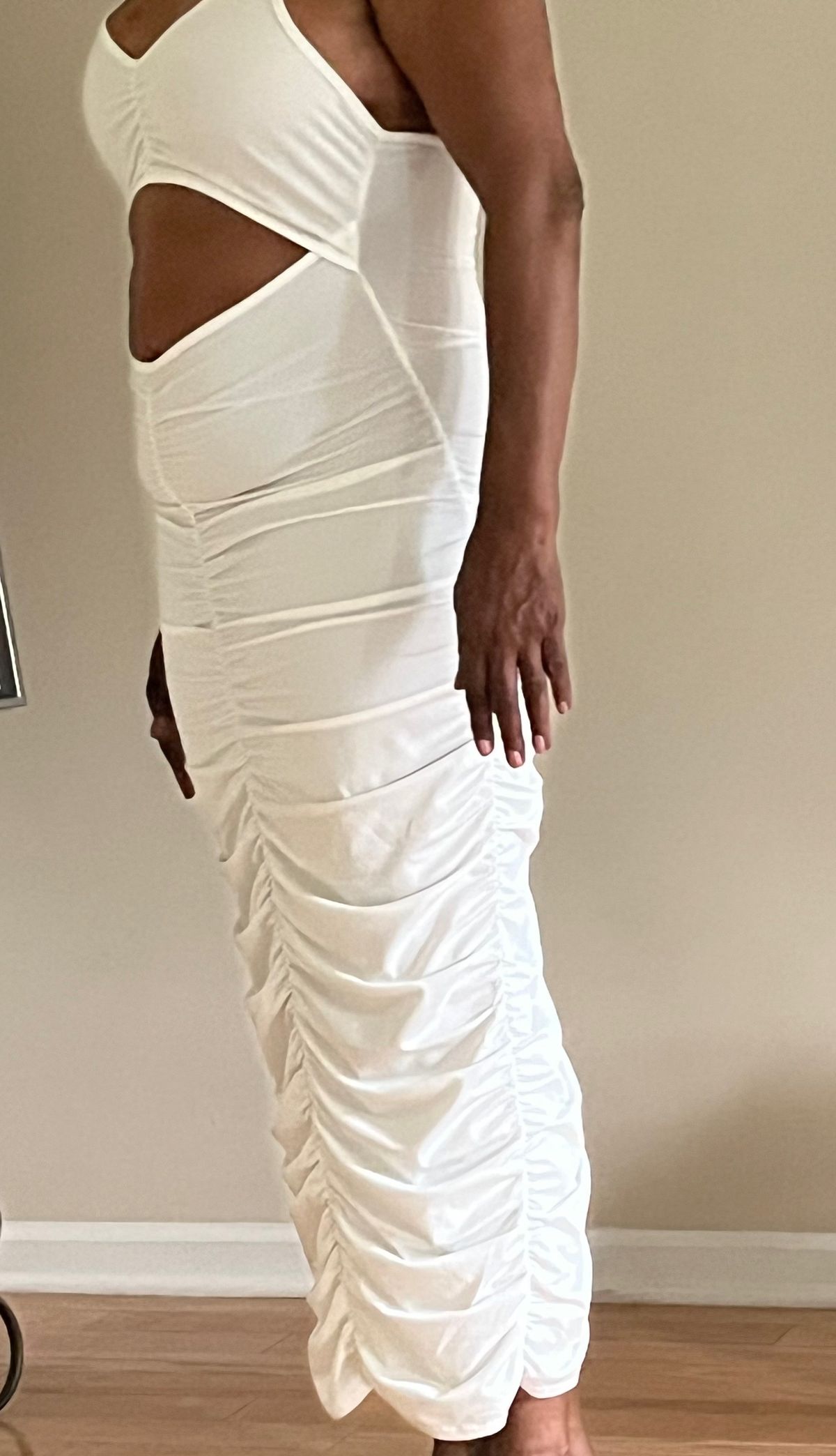 Size M Prom Off The Shoulder White Cocktail Dress on Queenly