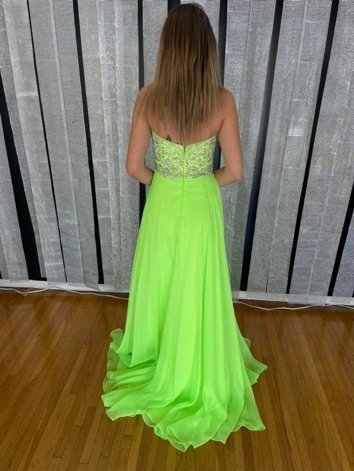 Size 0 Strapless Green A-line Dress on Queenly