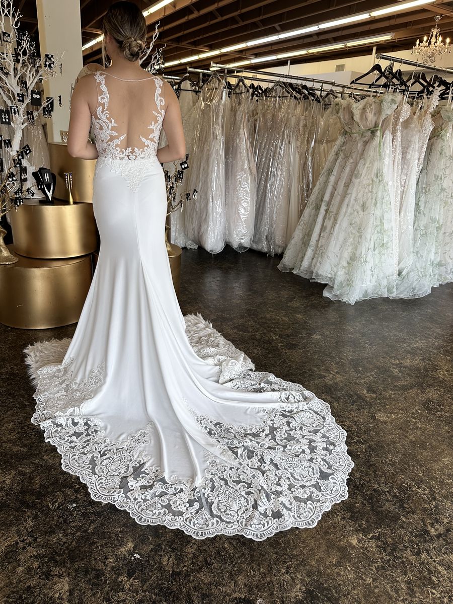 Style Erandi Pronovias Size 8 Plunge Lace White Mermaid Dress on Queenly