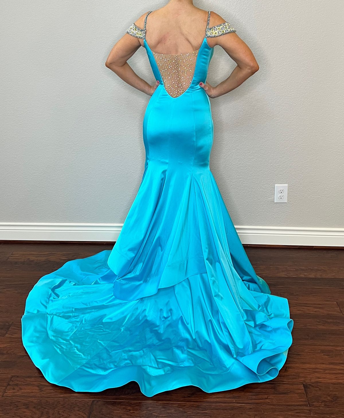 Sherri Hill Size 4 Prom Plunge Sequined Blue Mermaid Dress on Queenly