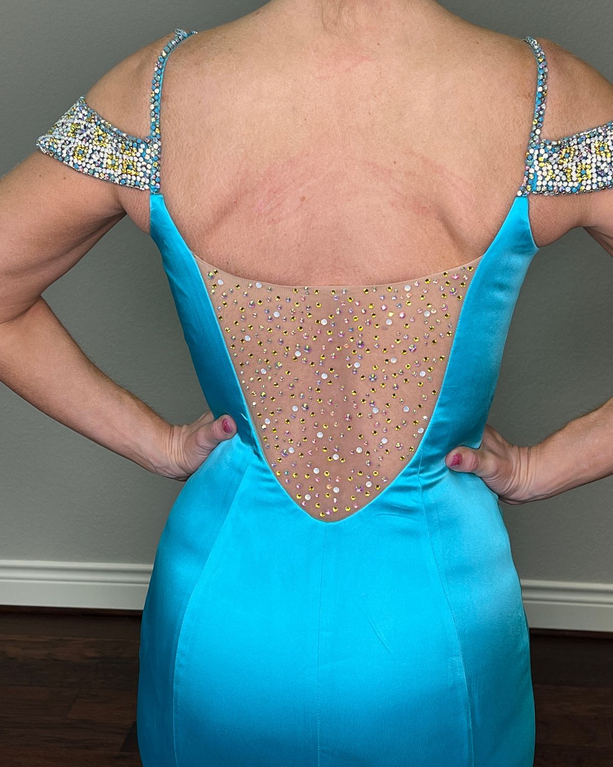 Sherri Hill Size 4 Prom Plunge Sequined Blue Mermaid Dress on Queenly