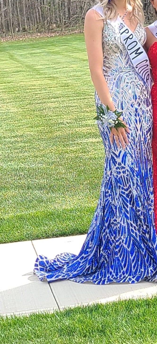 Size 00 Prom Plunge Sequined Royal Blue Mermaid Dress on Queenly