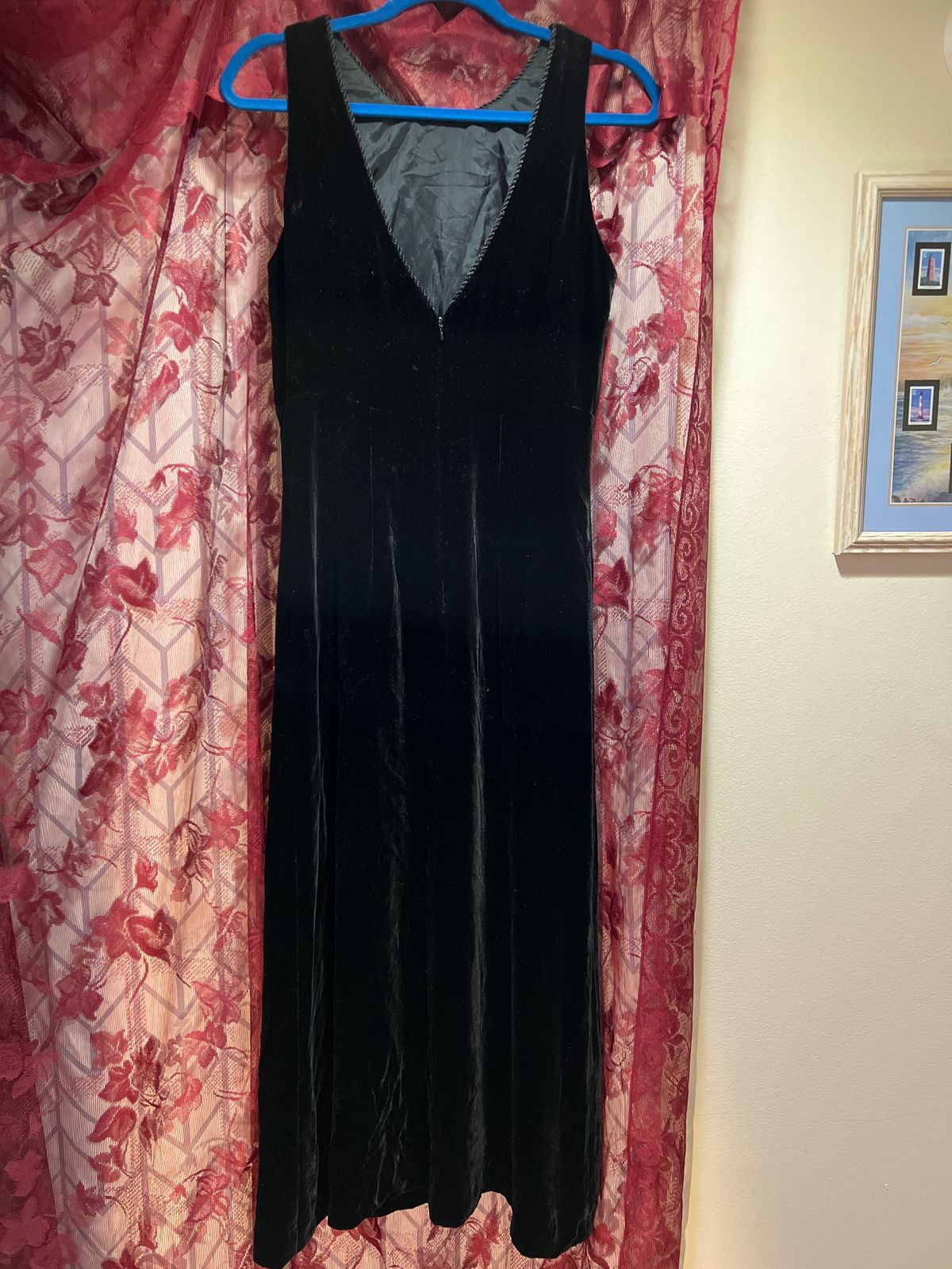 Carole Little Size 6 Homecoming High Neck Velvet Black A-line Dress on Queenly
