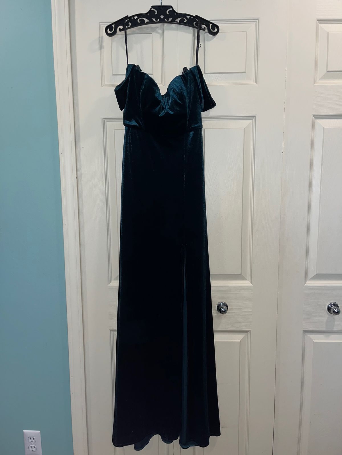 Size 0 Prom Off The Shoulder Green Side Slit Dress on Queenly