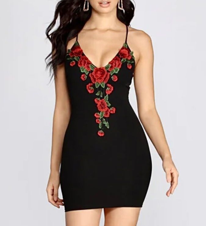 Windsor Size 2 Homecoming Plunge Black Cocktail Dress on Queenly