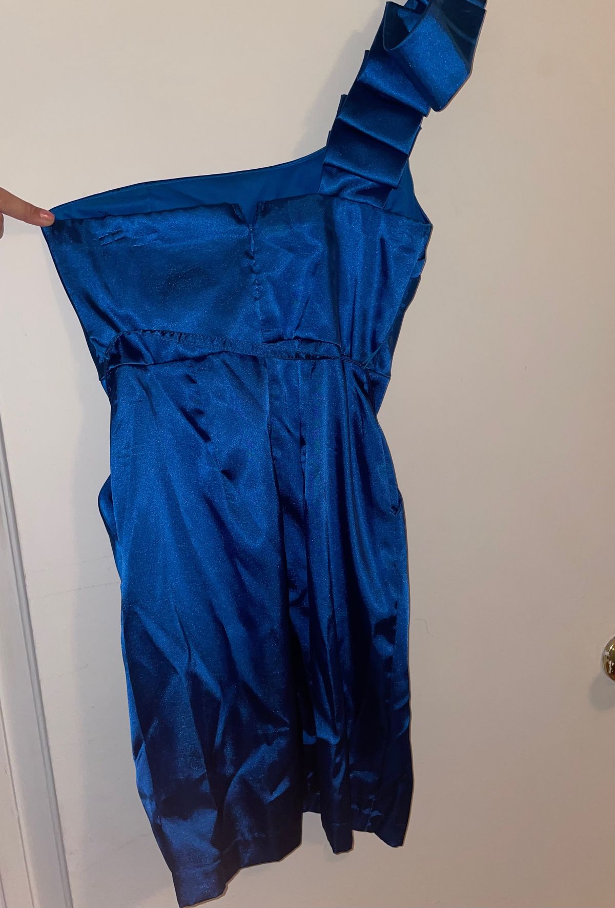 Size 8 Homecoming One Shoulder Blue Cocktail Dress on Queenly
