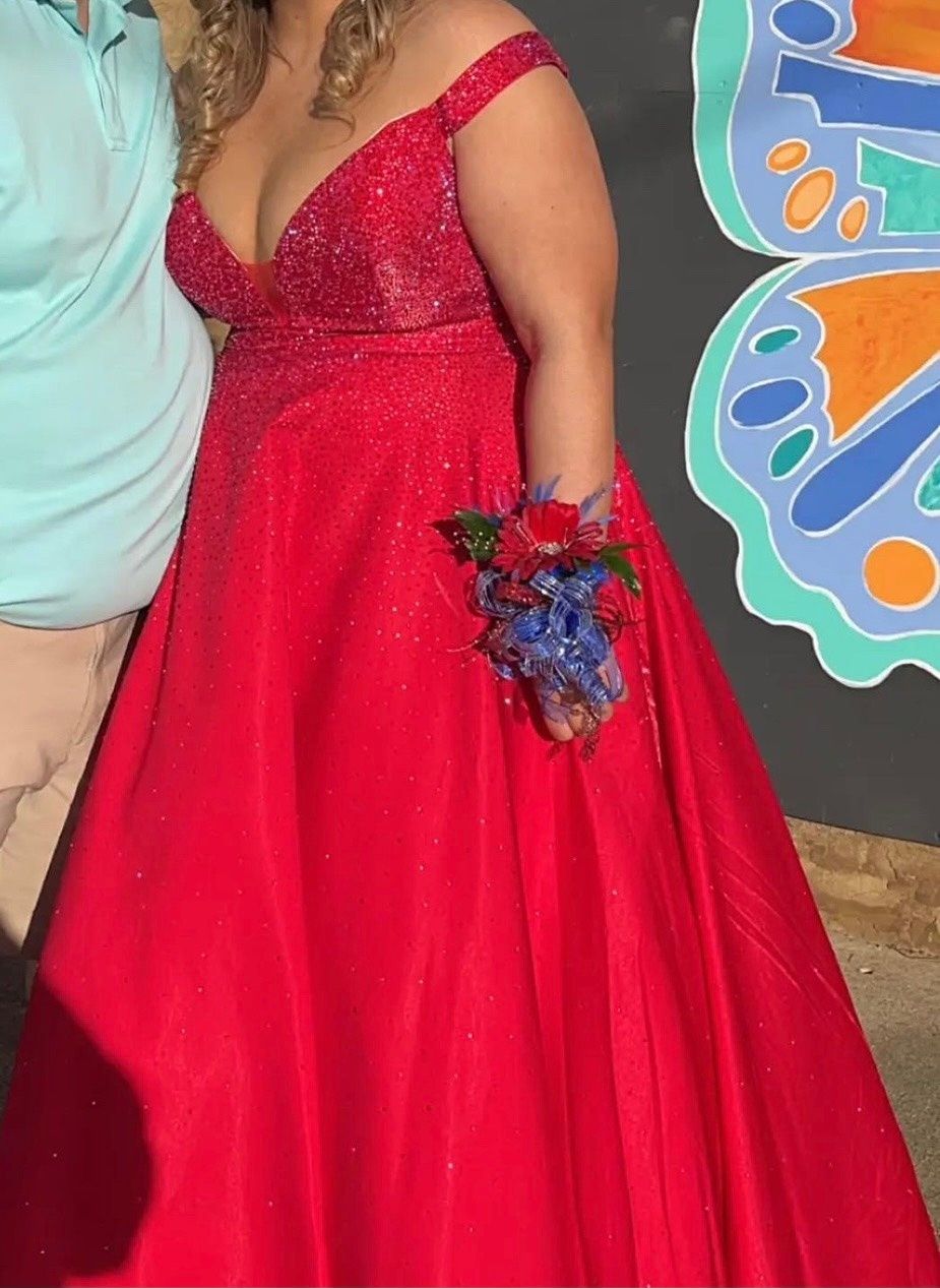 Plus Size 24 Prom Plunge Red Ball Gown on Queenly
