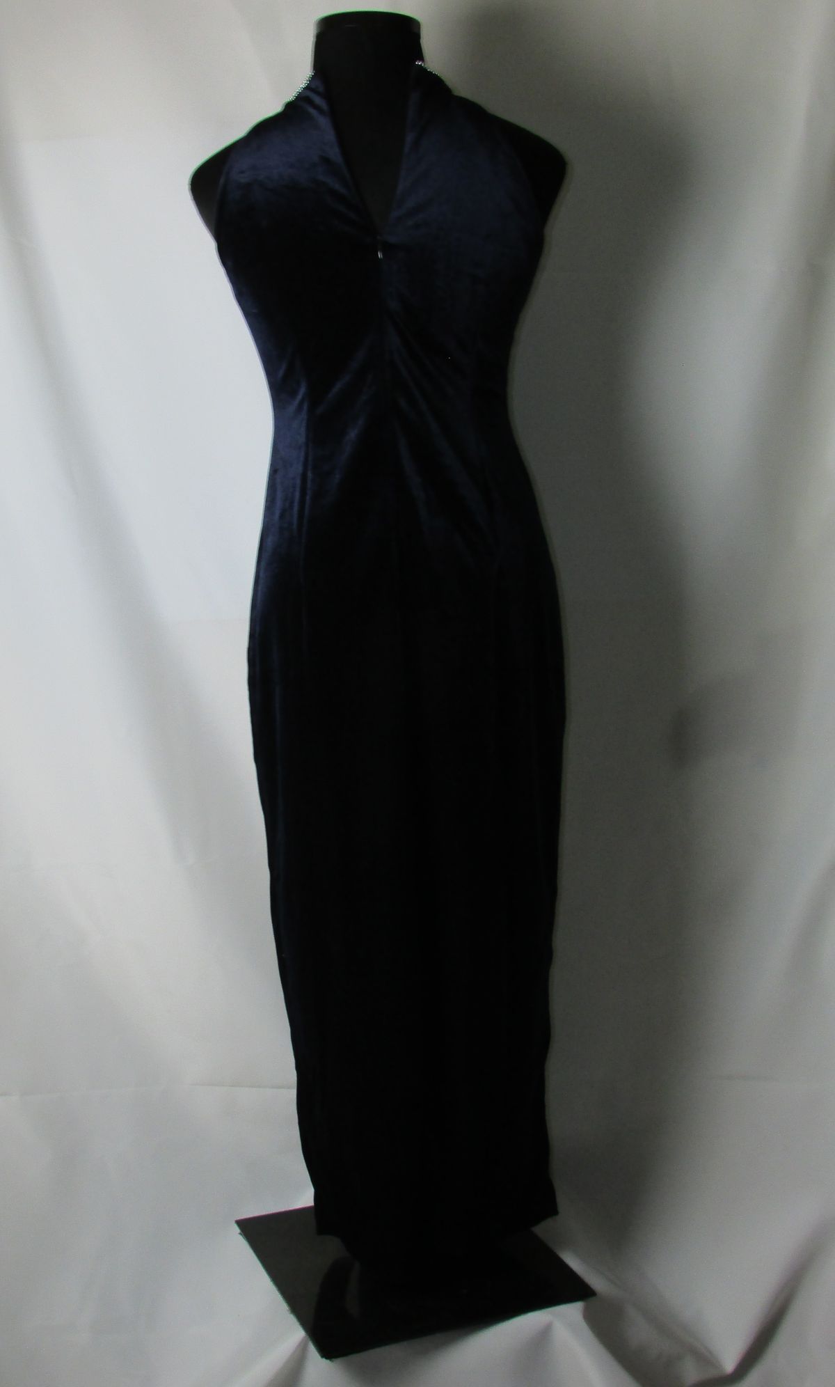 Size 6 Velvet Navy Blue Cocktail Dress on Queenly