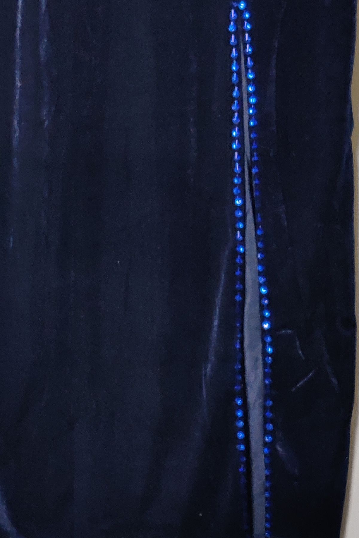 Size 6 Velvet Navy Blue Cocktail Dress on Queenly