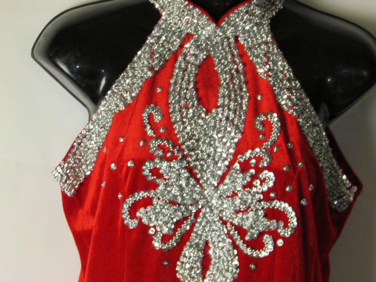 Size 14 Prom Velvet Red Ball Gown on Queenly
