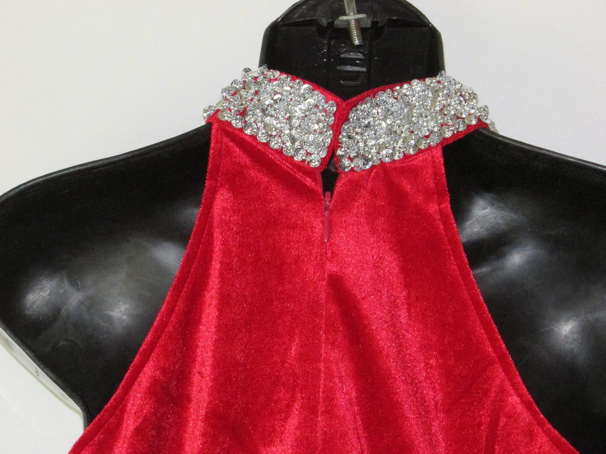 Size 14 Prom Velvet Red Cocktail Dress on Queenly