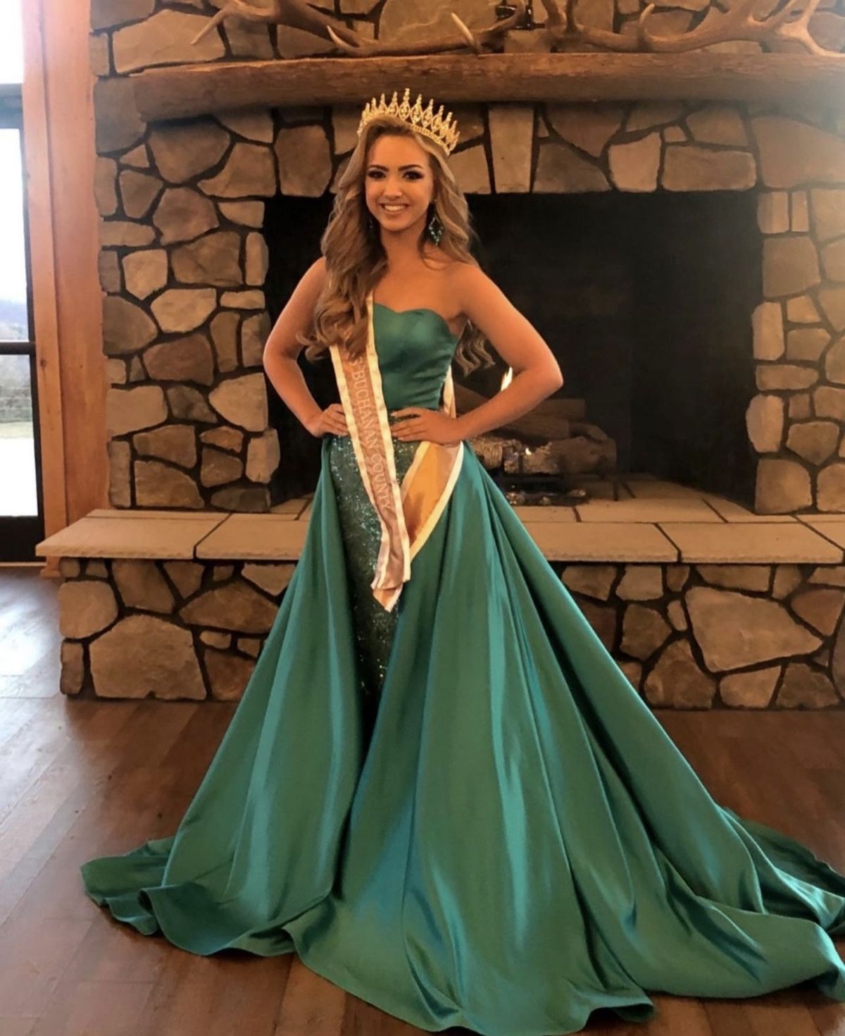 Sherri Hill Size 2 Strapless Green Dress With Train on Queenly