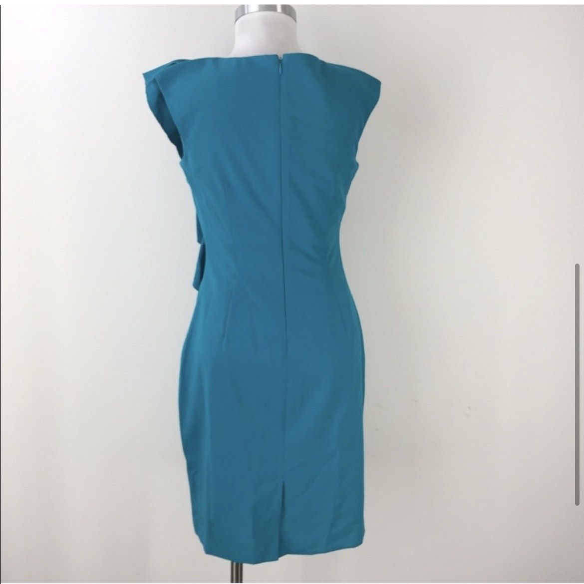 Calvin Klein Size 6 Prom Cap Sleeve Blue Cocktail Dress on Queenly