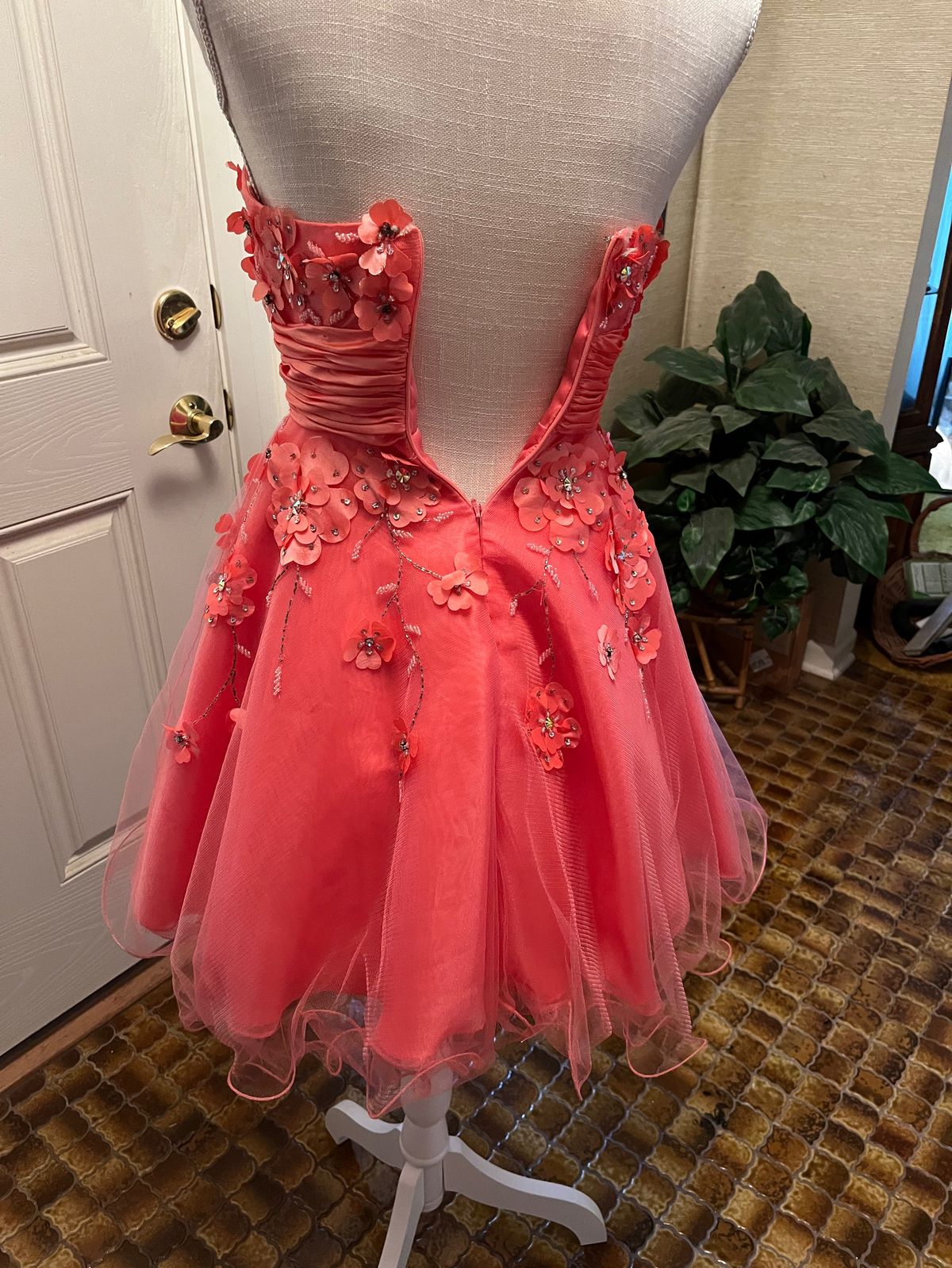 Size 00 Strapless Coral Cocktail Dress on Queenly