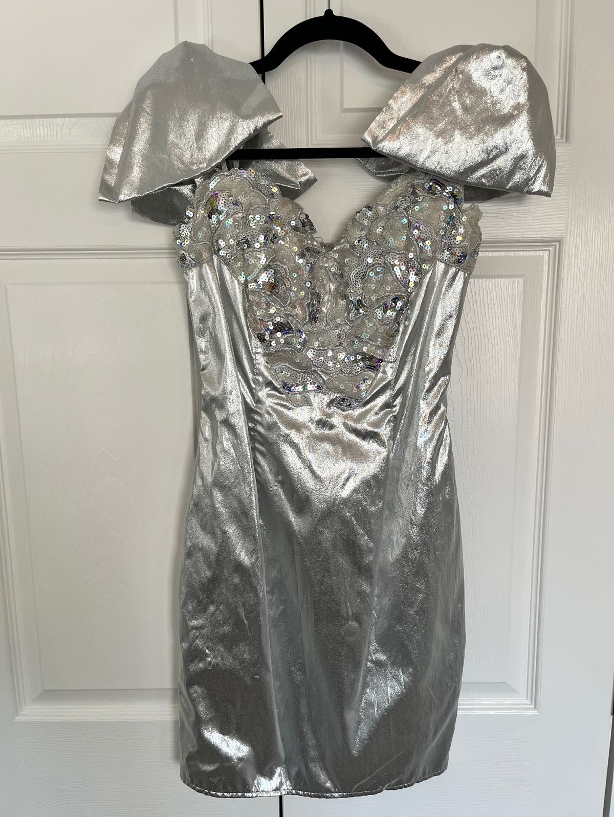 Jessica McClintock Size 2 Homecoming Silver Cocktail Dress on Queenly