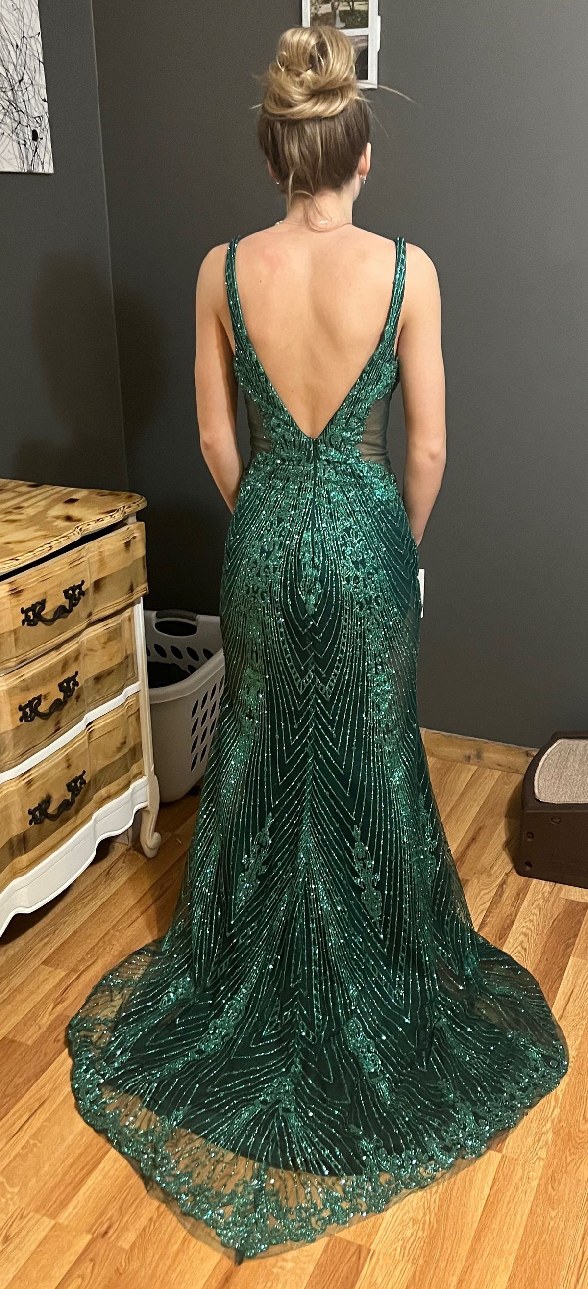 Size 0 Prom Plunge Sheer Emerald Green Mermaid Dress on Queenly