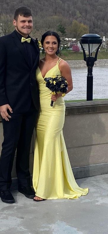 Sherri Hill Size 6 Prom Plunge Sequined Yellow A-line Dress on Queenly