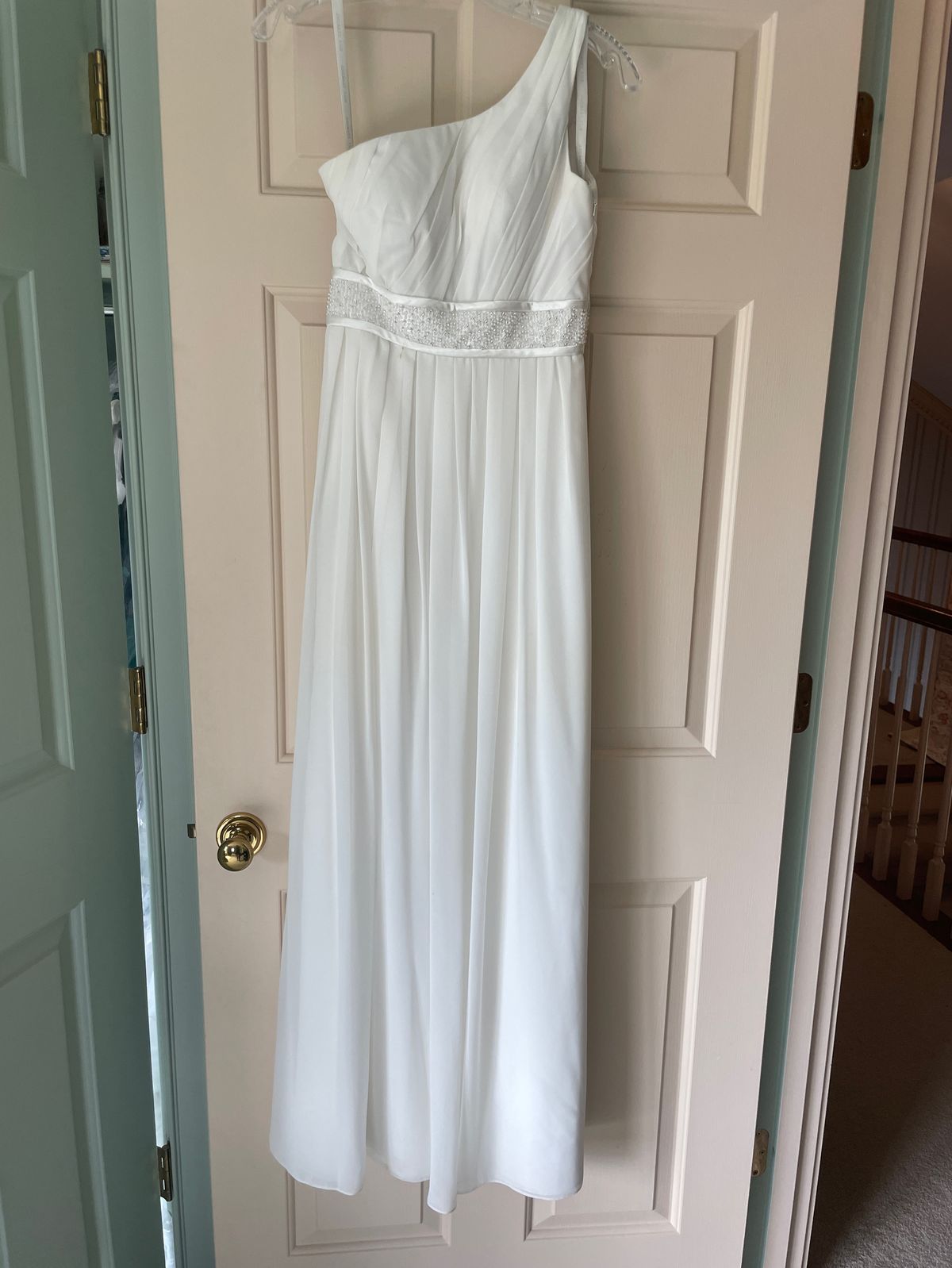 Size 0 One Shoulder White A-line Dress on Queenly