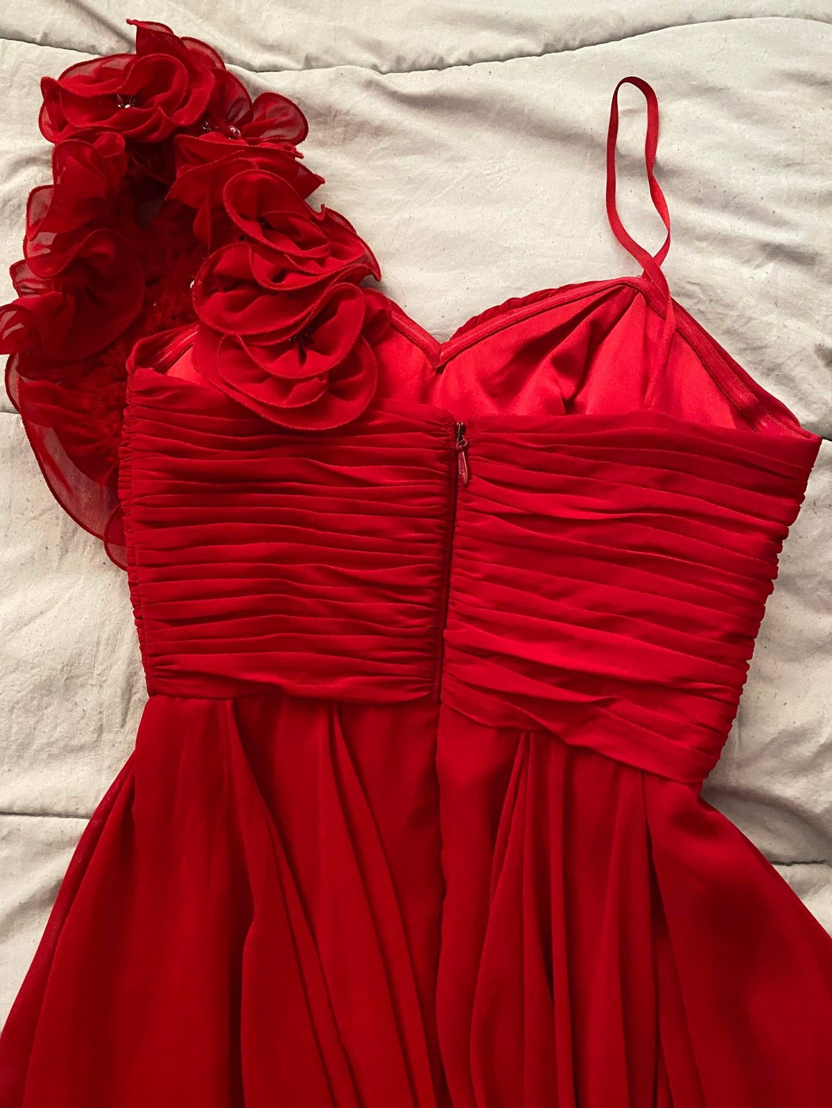 Size 6 Nightclub Plunge Red Cocktail Dress on Queenly