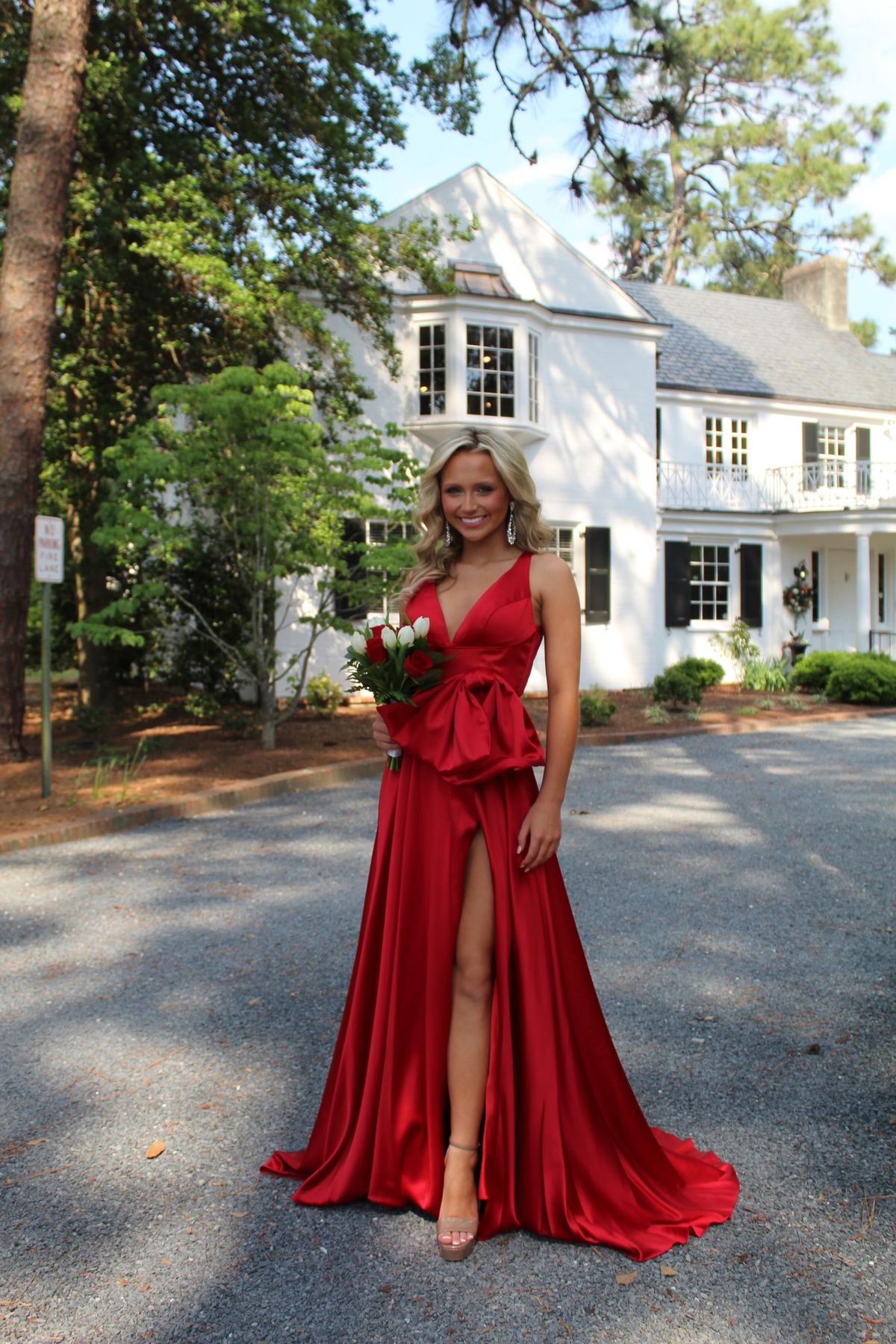 Dave and Johnny Size 0 Prom Plunge Red Ball Gown on Queenly
