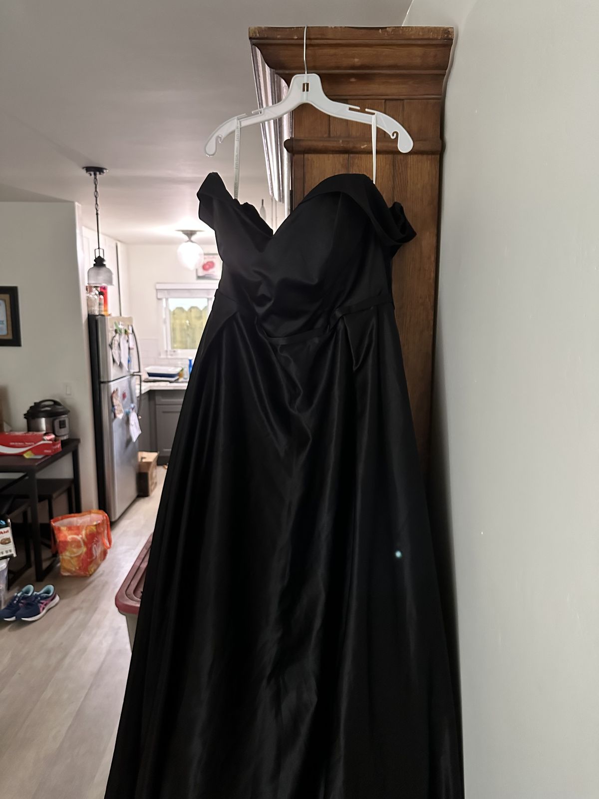 Plus Size 16 Black A-line Dress on Queenly