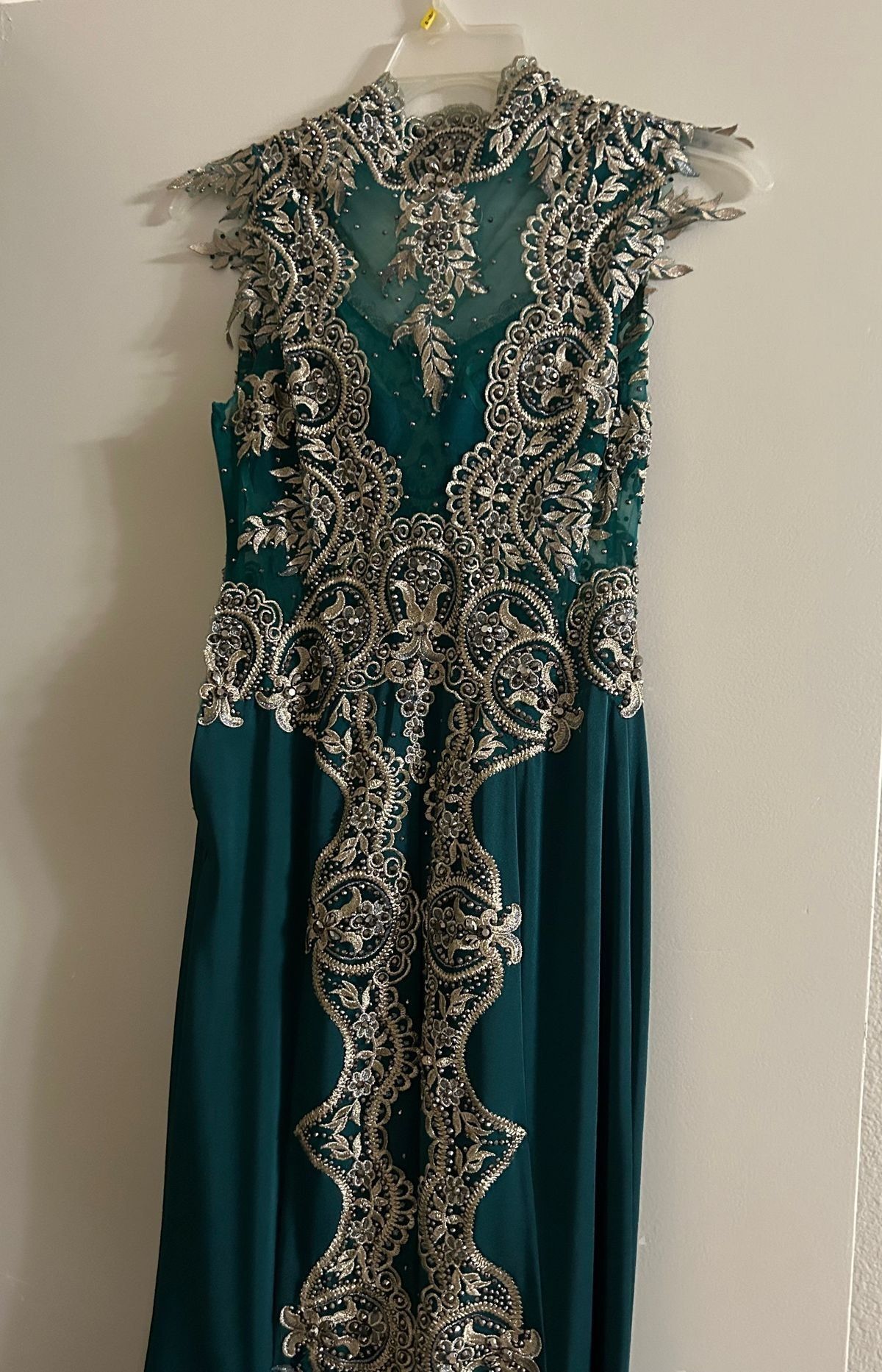 Size 6 Prom Cap Sleeve Emerald Green Mermaid Dress on Queenly