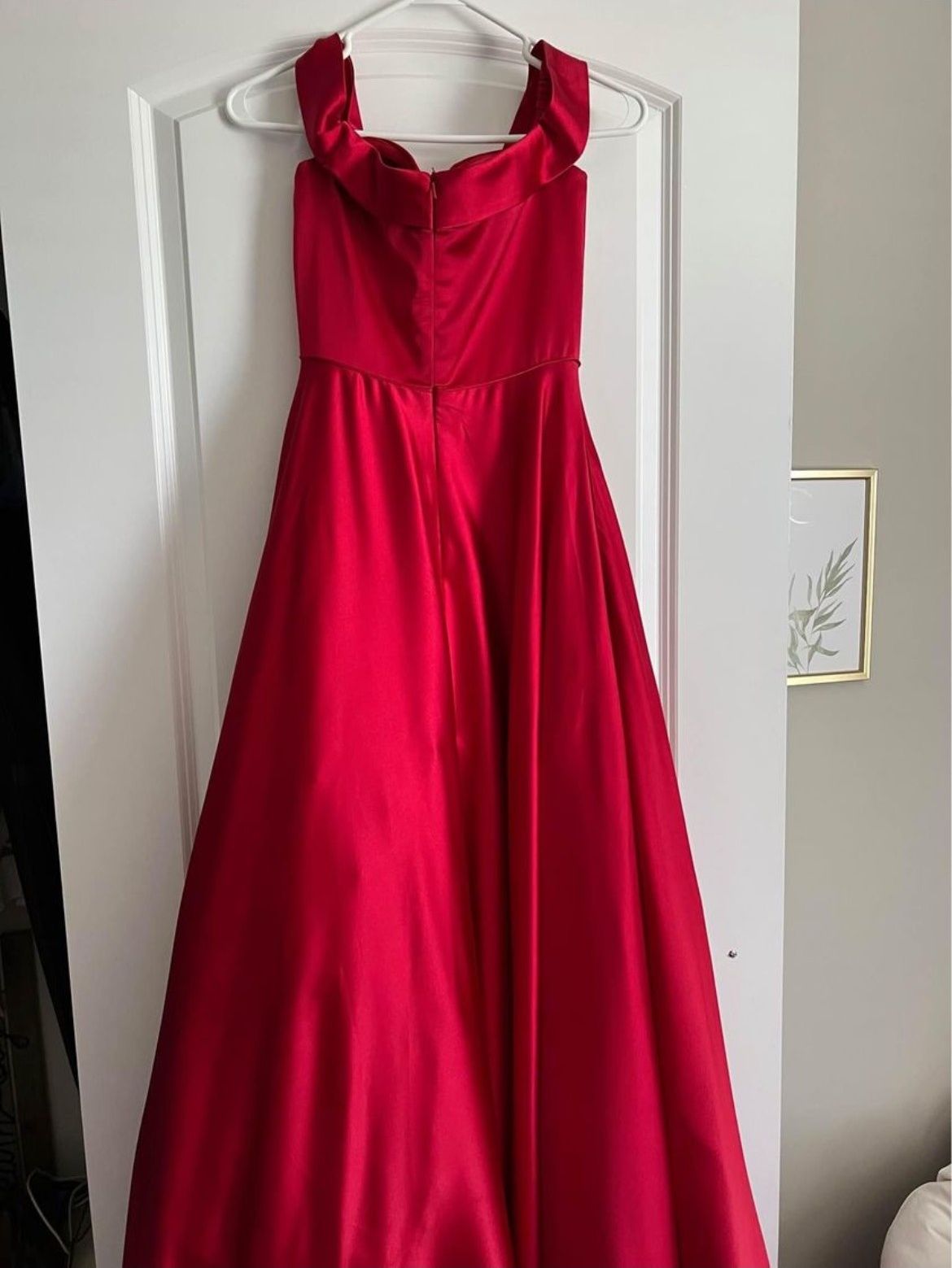 Size 2 Prom Off The Shoulder Red Ball Gown on Queenly