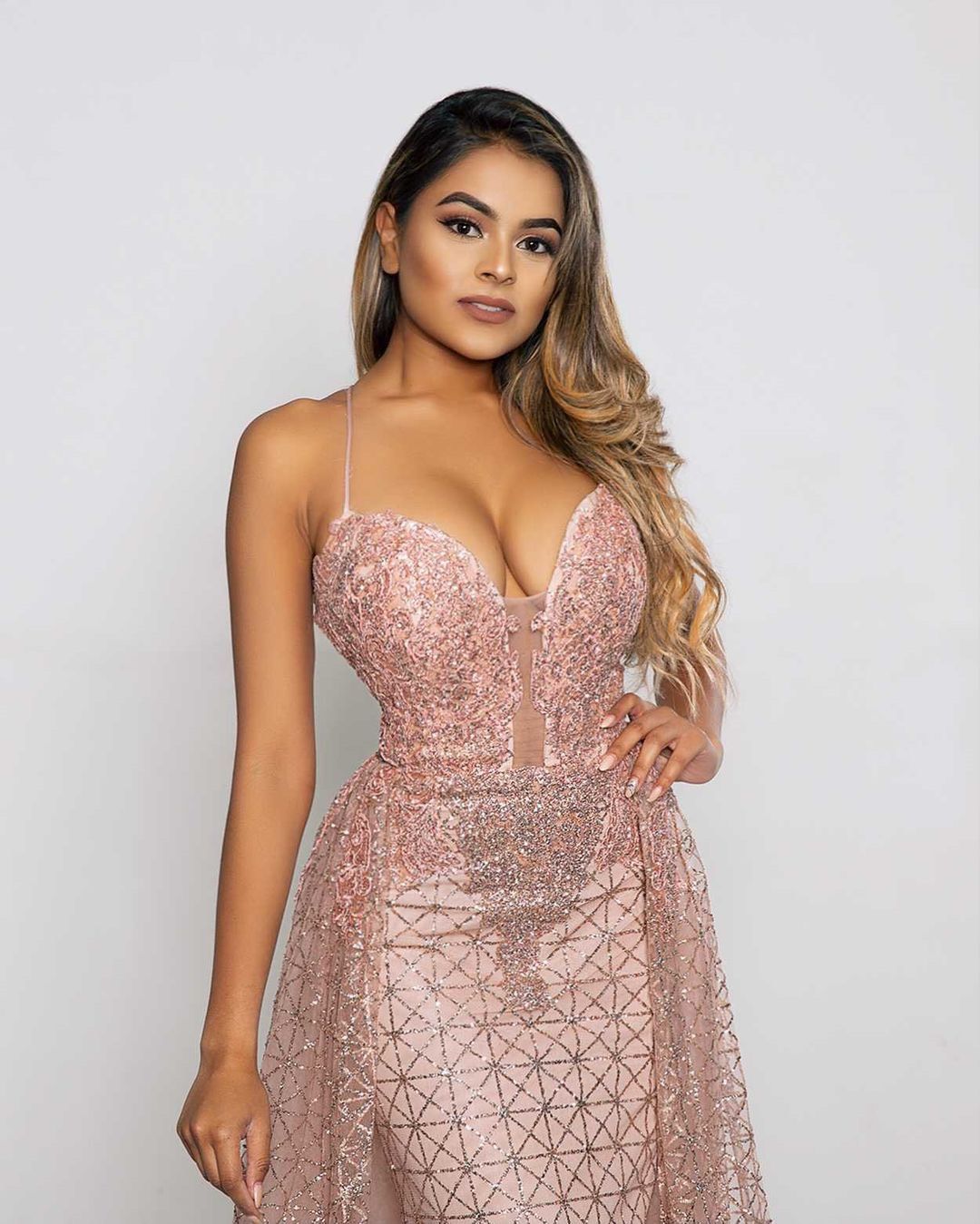 Portia and Scarlett Size S Prom Plunge Sequined Light Pink Dress With Train on Queenly