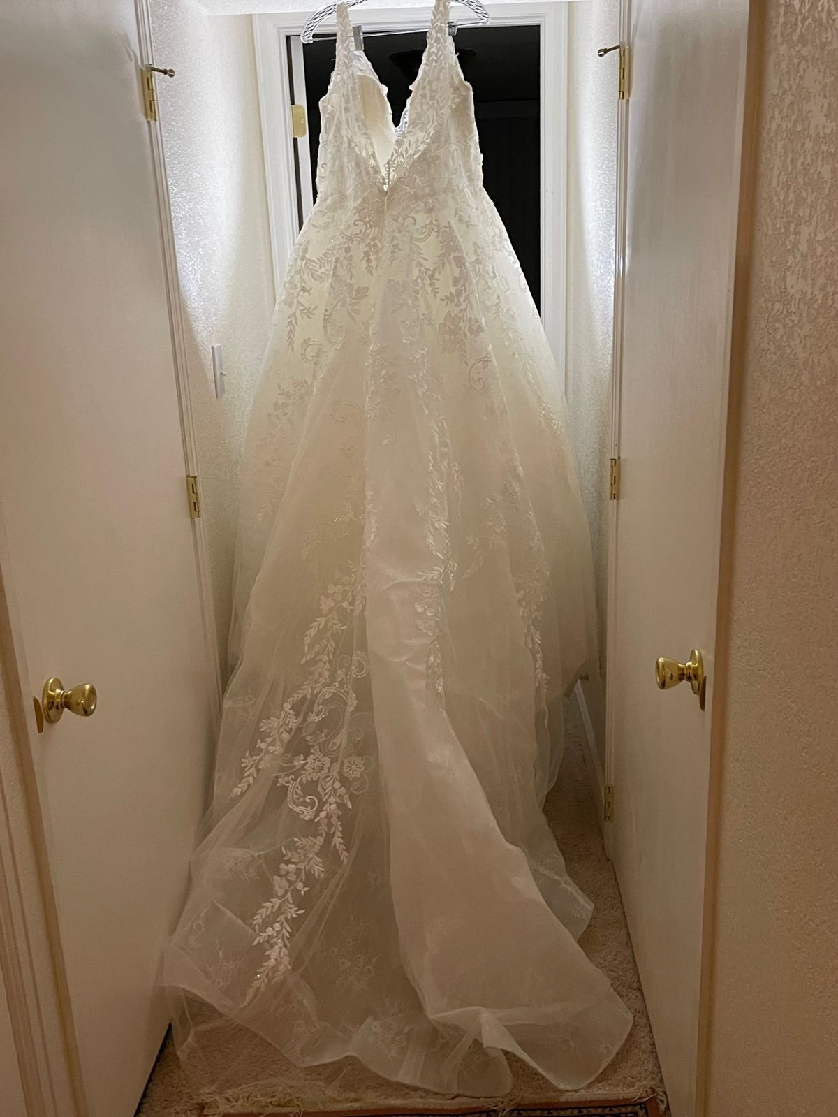 Plus Size 18 Wedding Plunge Lace White Ball Gown on Queenly