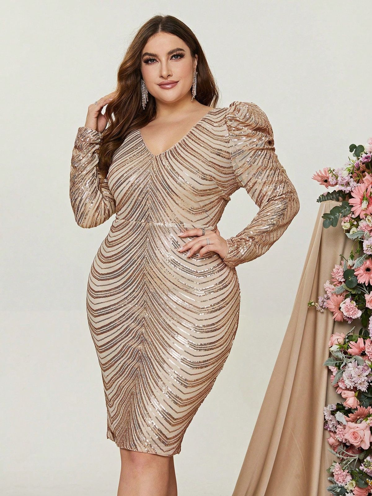 Style FSWD1012P Faeriesty Size 1X Plunge Gold Cocktail Dress on Queenly
