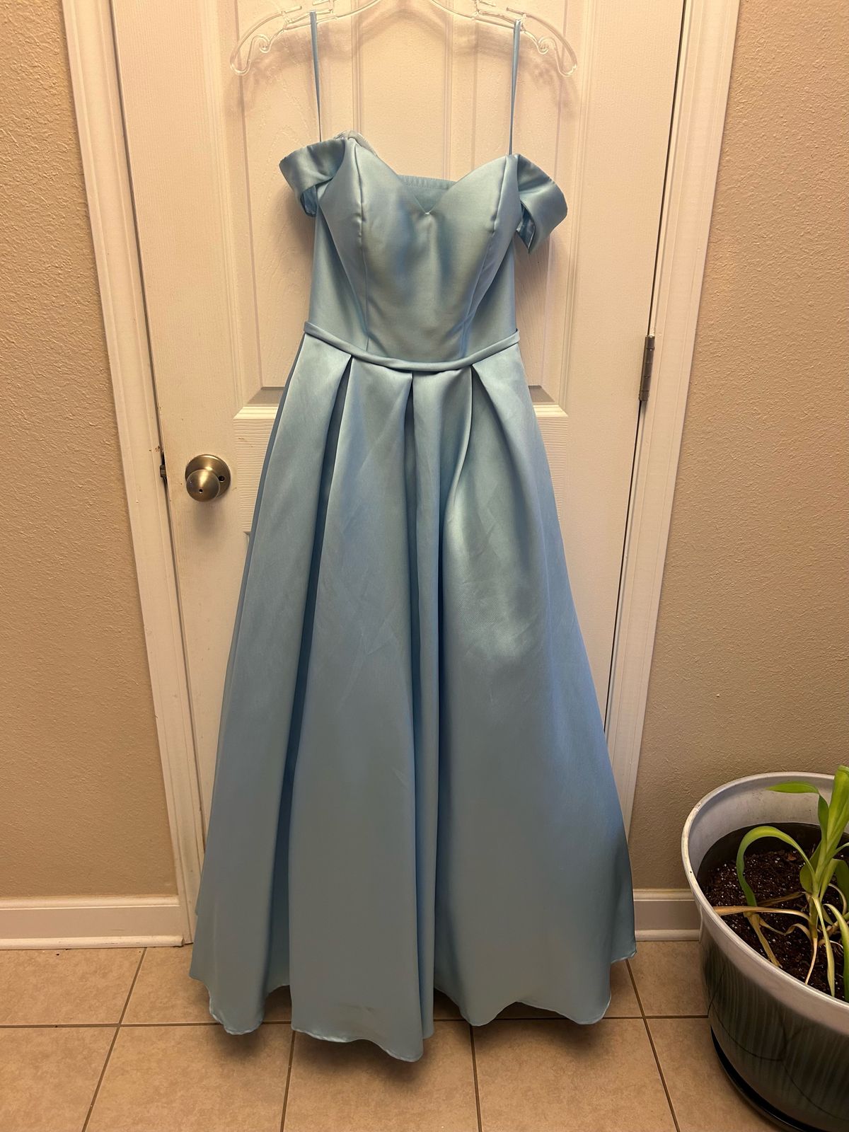 Clarisse Size 0 Prom Off The Shoulder Light Blue Ball Gown on Queenly