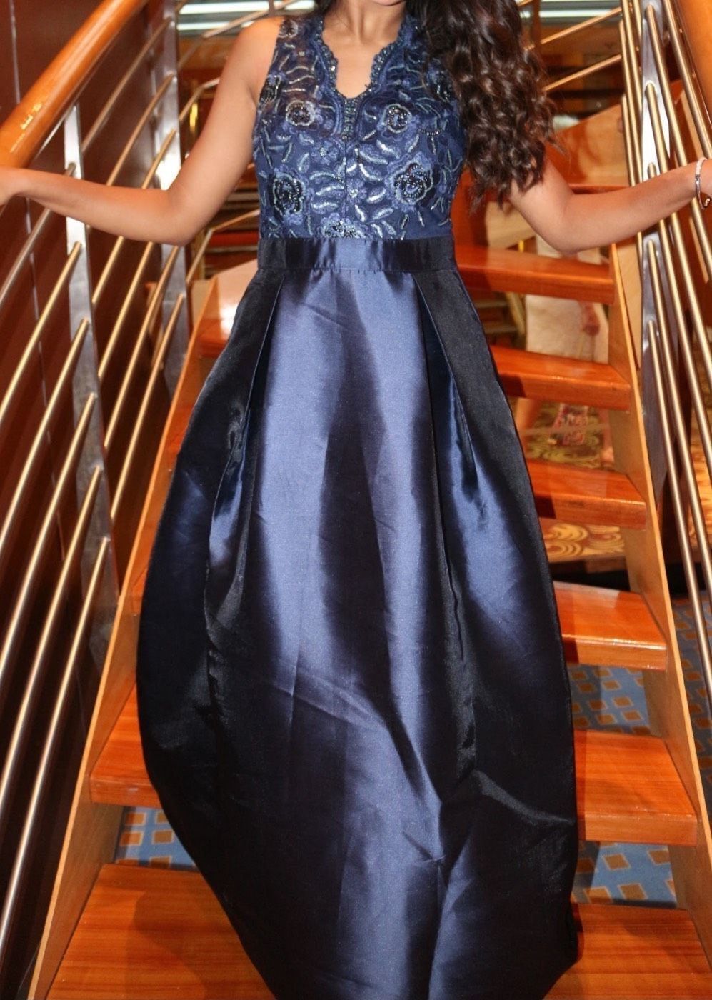 Size 0 Navy Blue Ball Gown on Queenly