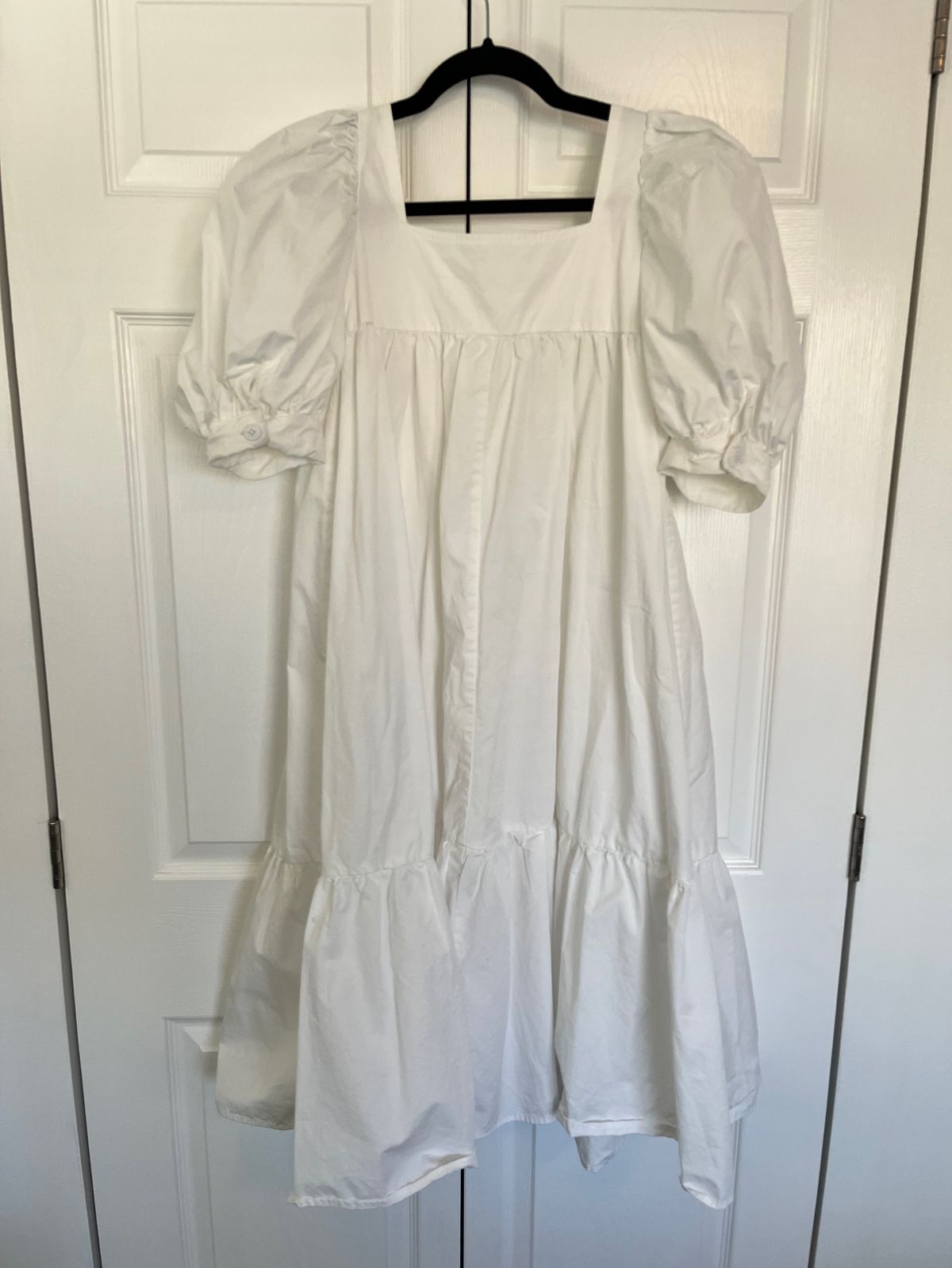 Size M Cap Sleeve White Cocktail Dress on Queenly