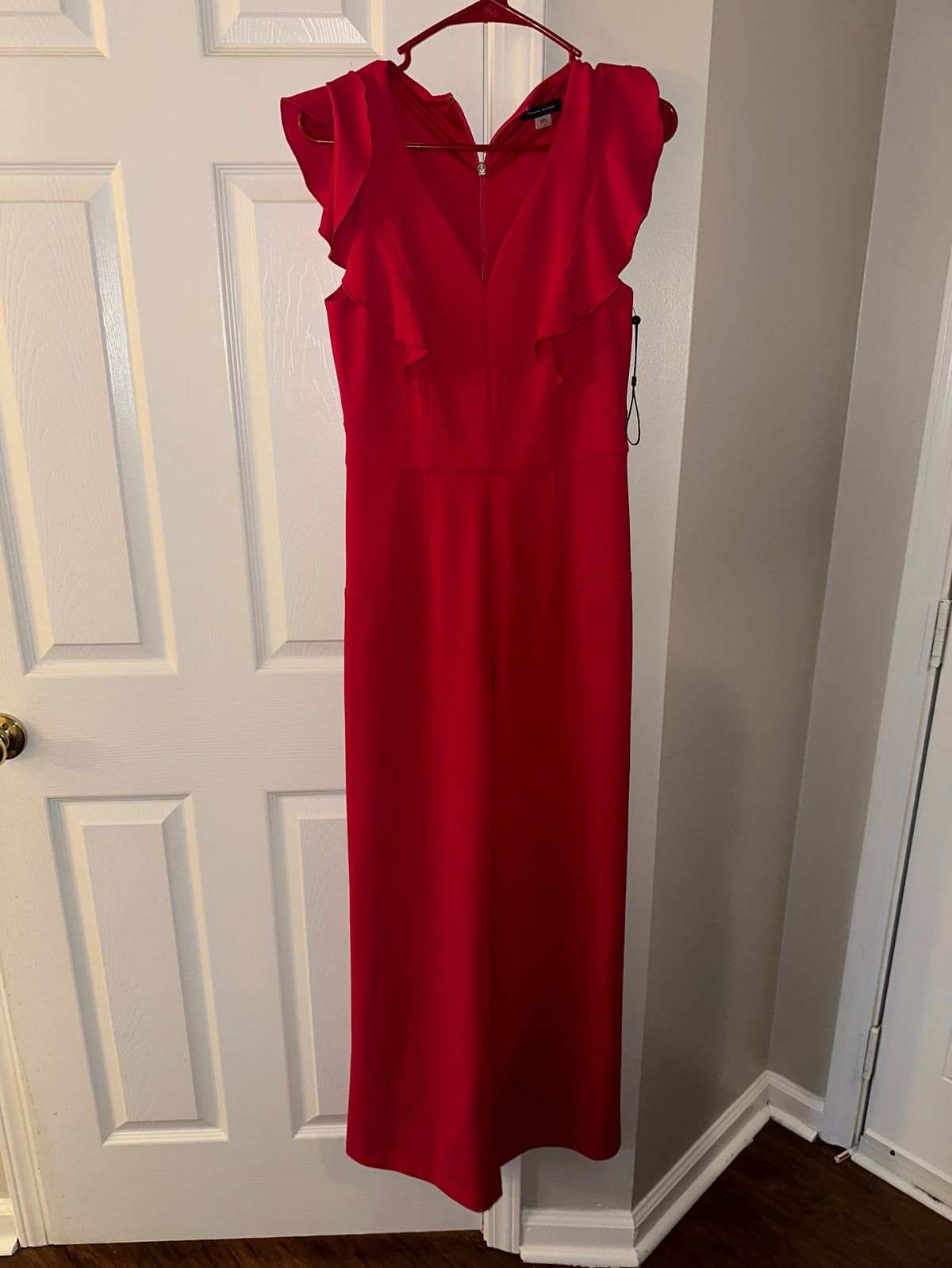 Size 2 Homecoming Plunge Hot Pink Formal Jumpsuit on Queenly