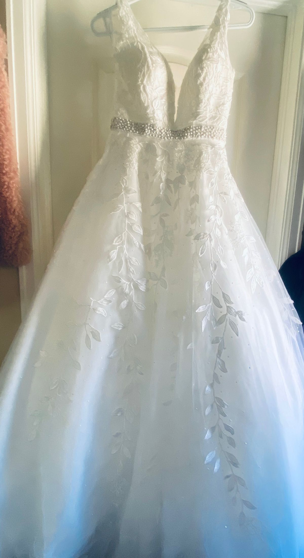 Amarra Size 4 Wedding Plunge Lace White Ball Gown on Queenly