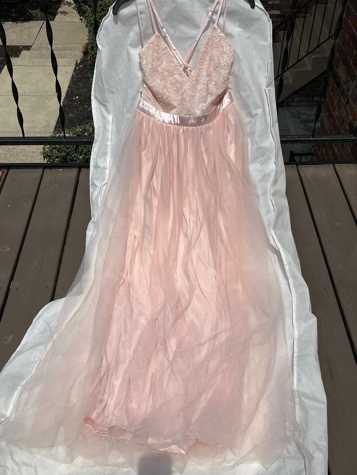Size 8 Prom Plunge Lace Light Pink A-line Dress on Queenly