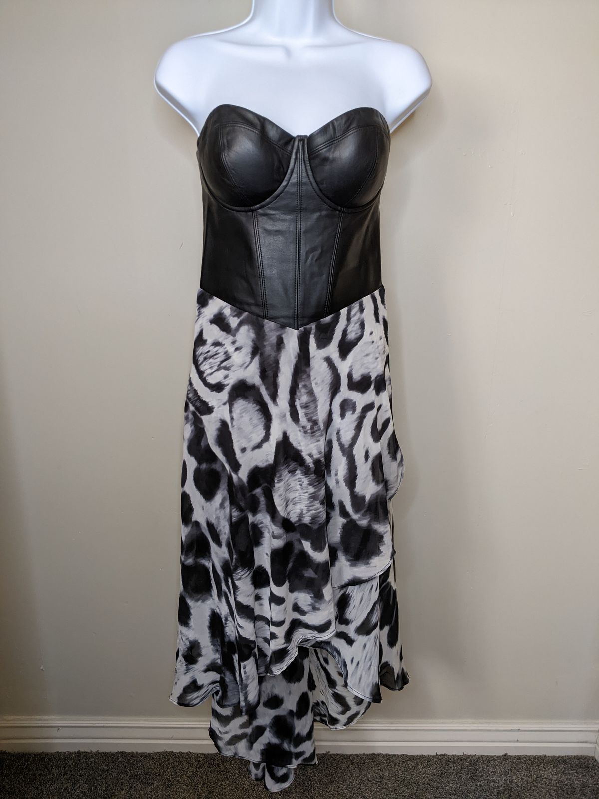 Guess Size 6 Homecoming Strapless Black A-line Dress on Queenly