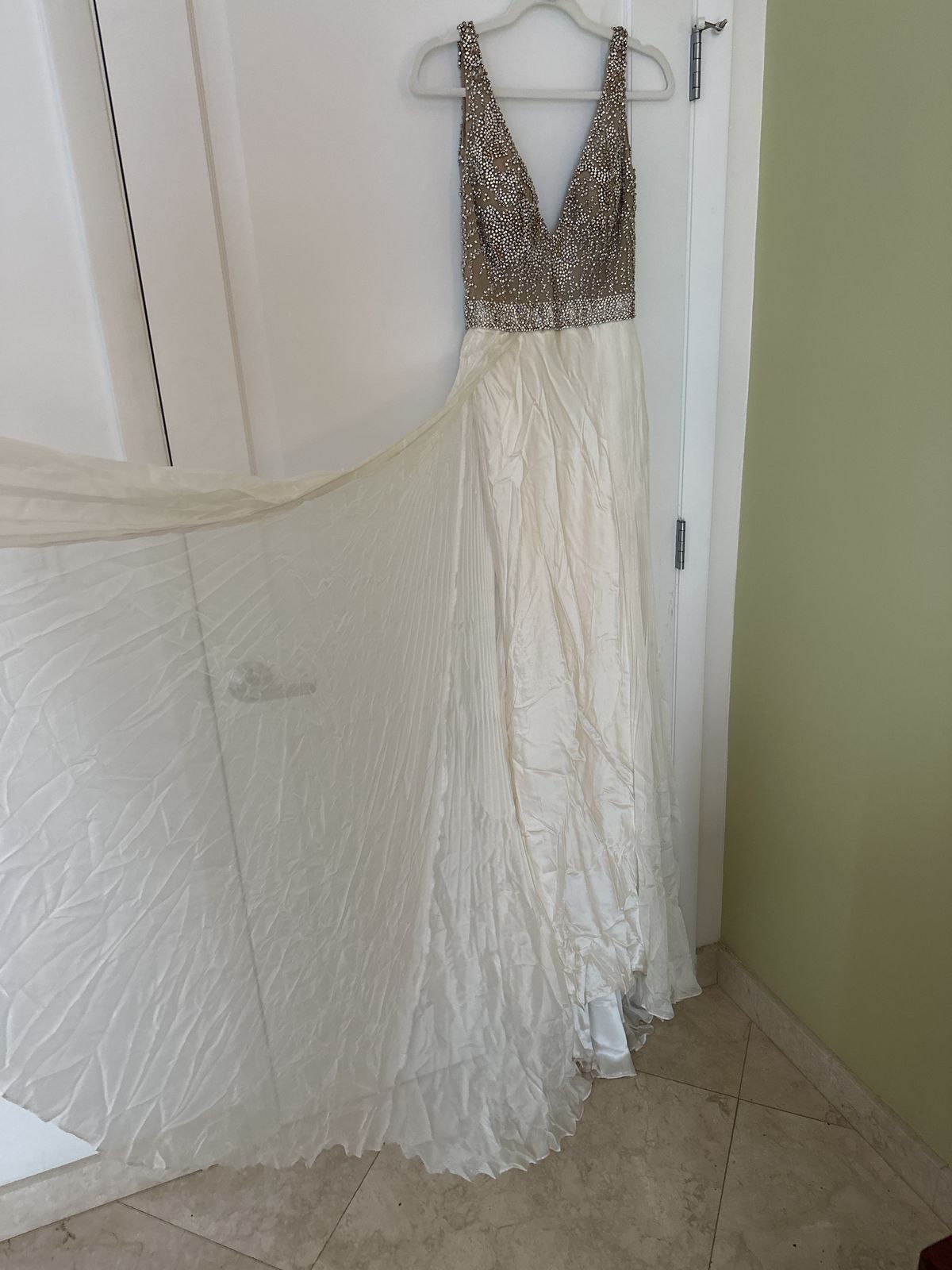 Style Custom Sherri Hill Size 2 Wedding Plunge Sequined White Dress With Train on Queenly
