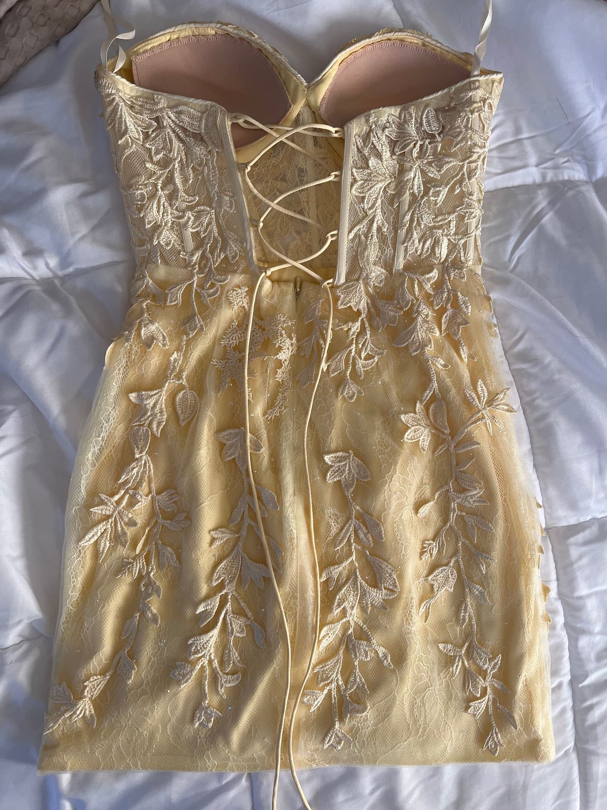 Size 6 Homecoming Strapless Sequined Yellow Cocktail Dress on Queenly