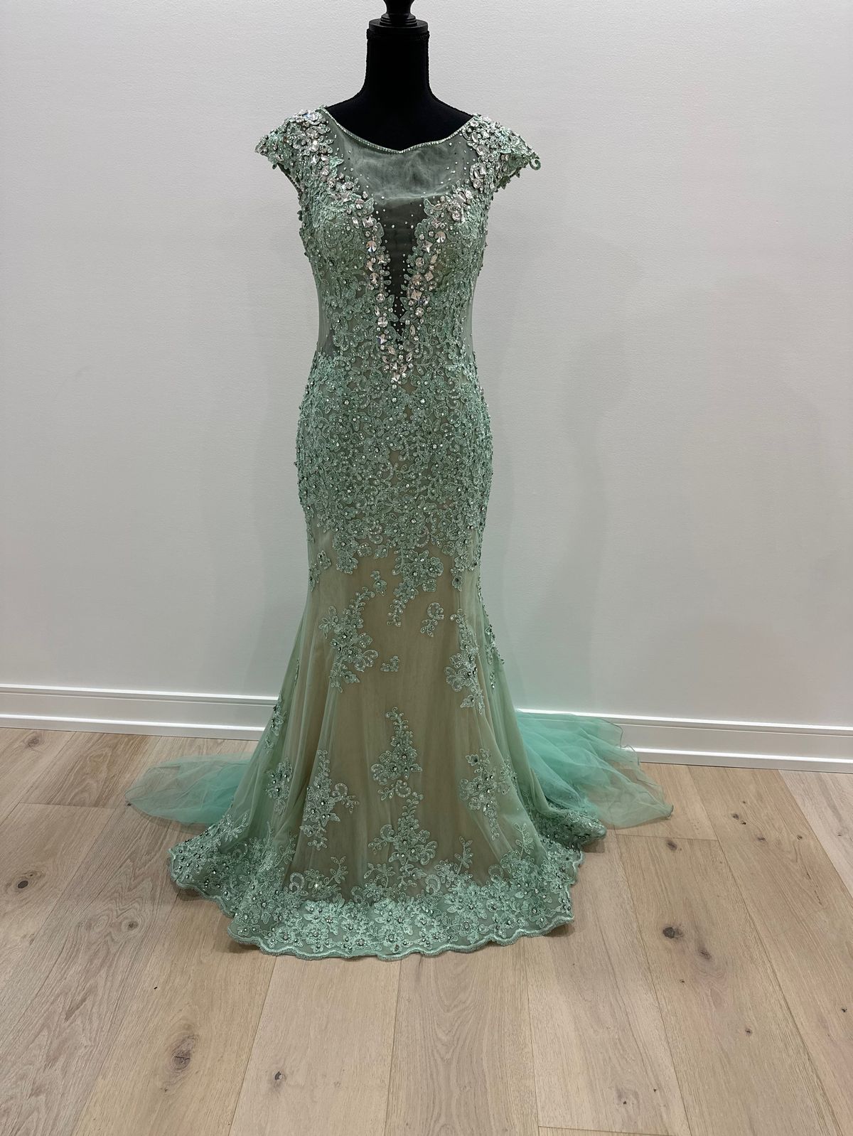 Size 10 Wedding Guest Green Mermaid Dress on Queenly