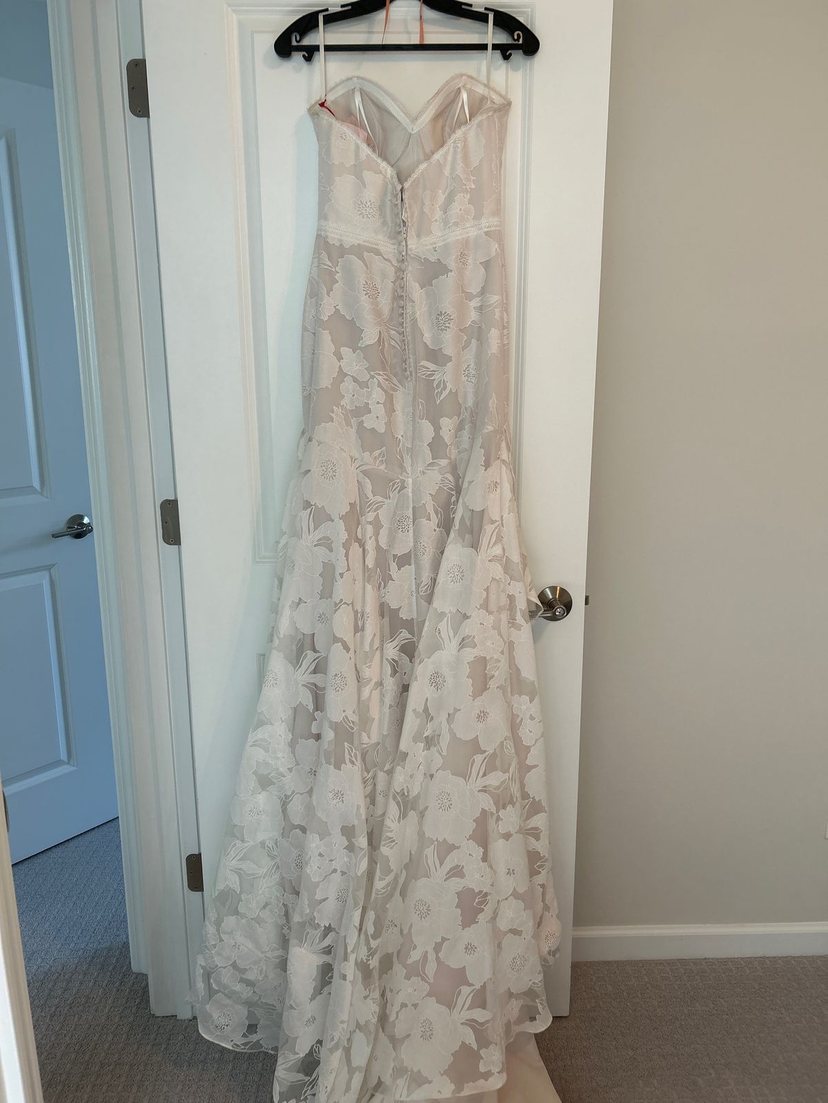 Size 4 Strapless Nude Mermaid Dress on Queenly