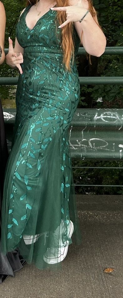 Size 8 Prom Plunge Green Mermaid Dress on Queenly