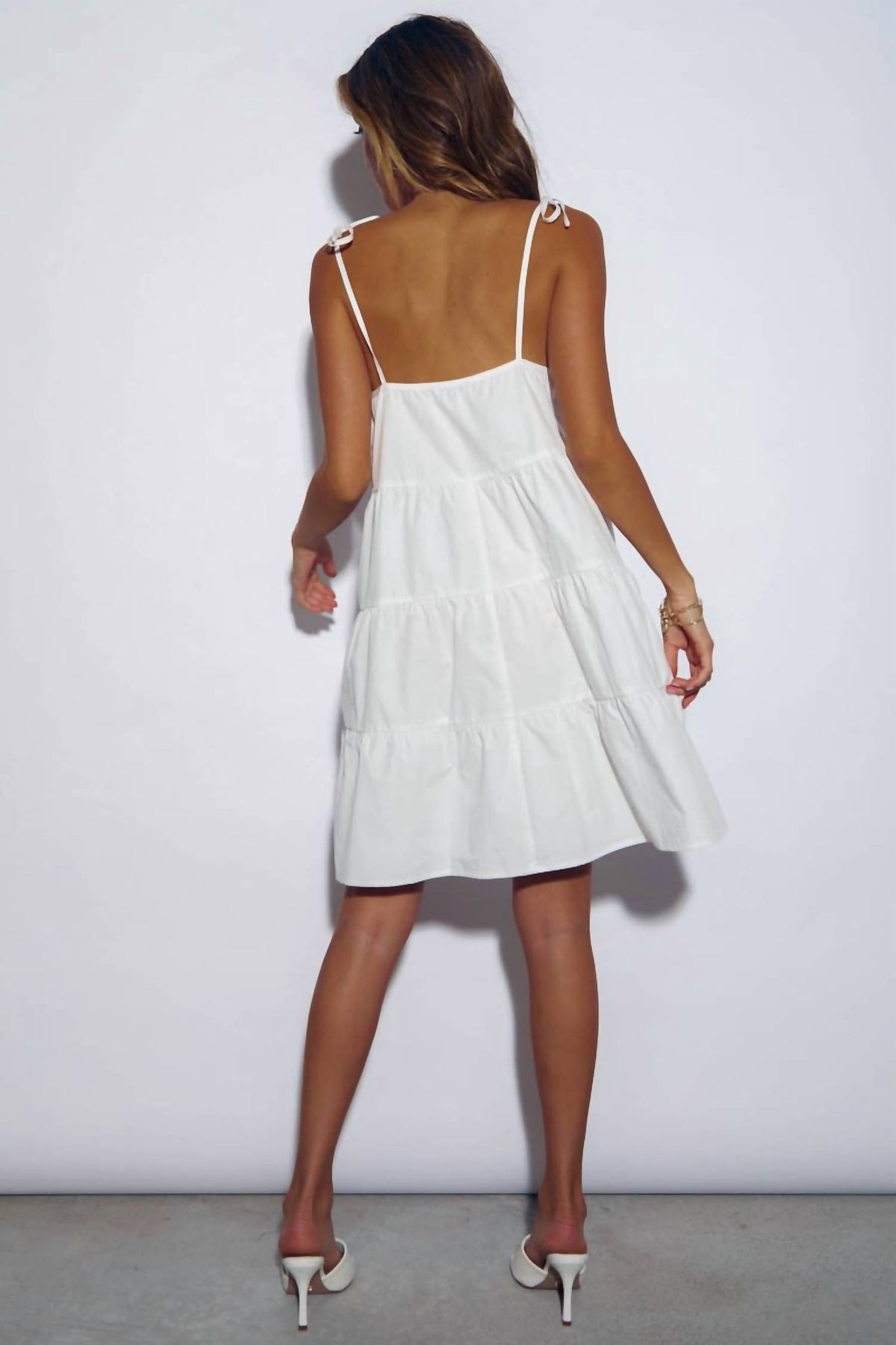 Style 1-2637765811-3011 SNDYS. Size M White Cocktail Dress on Queenly