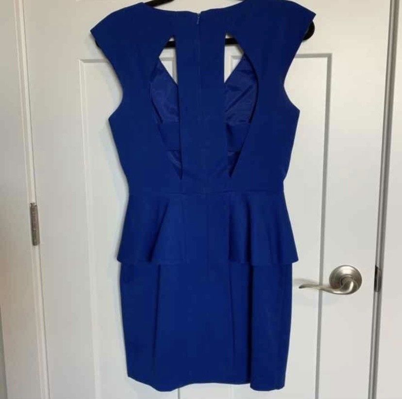 Size 4 Wedding Guest Cap Sleeve Royal Blue Cocktail Dress on Queenly