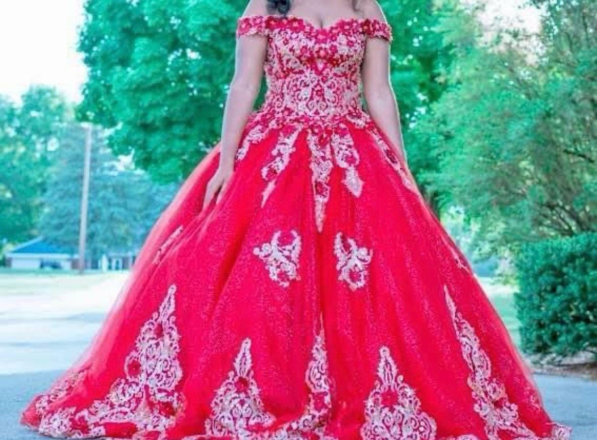 Size M Prom Off The Shoulder Sequined Red Ball Gown on Queenly