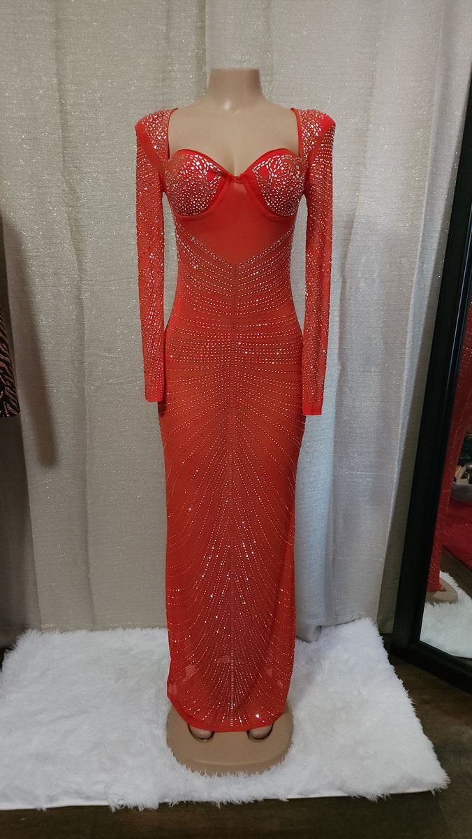 soyaza  Size 4 Sequined Red Mermaid Dress on Queenly