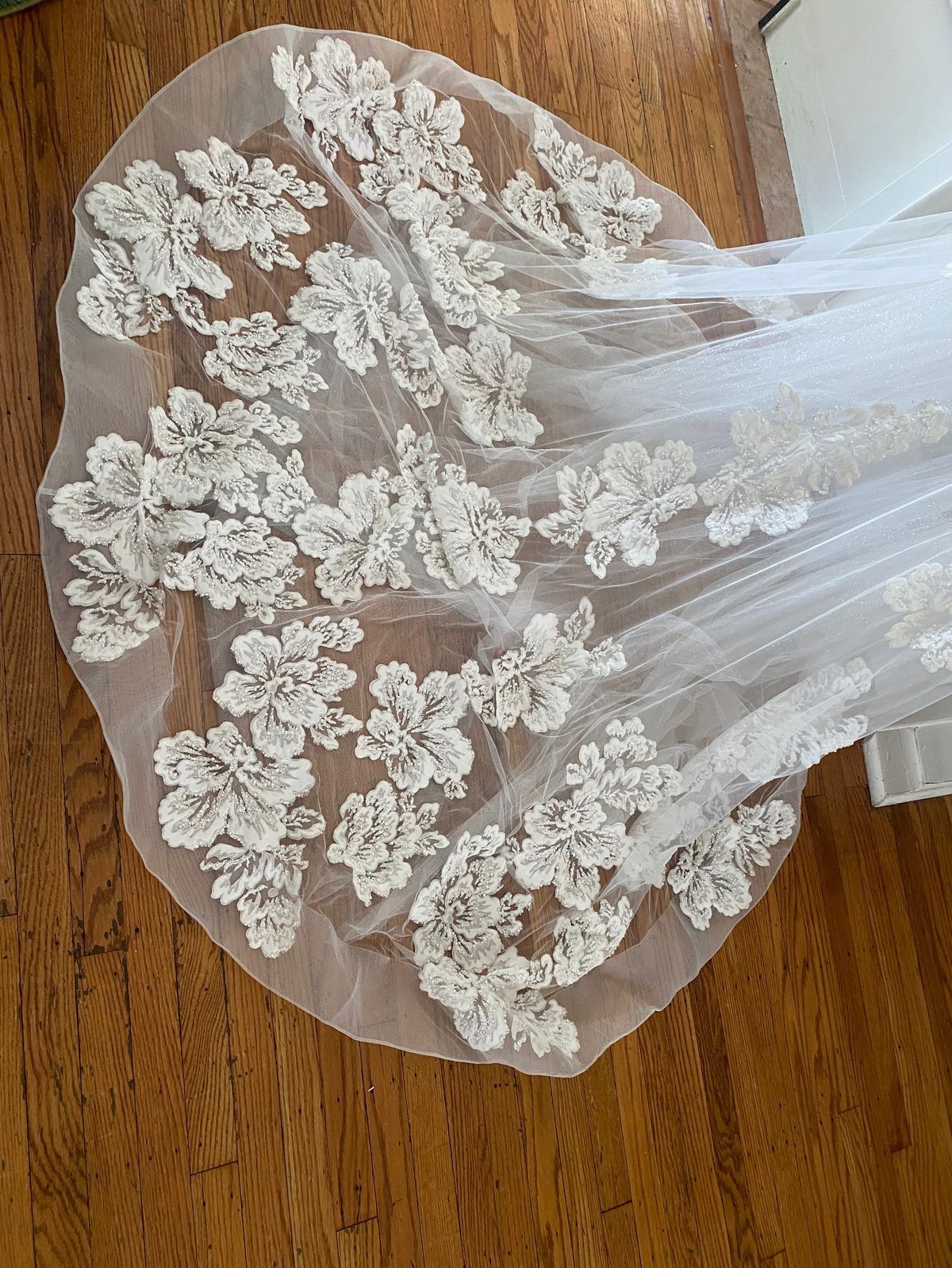 Size S Wedding Plunge White Mermaid Dress on Queenly