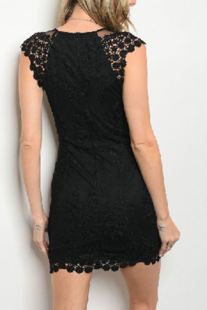 Style QF18533 Xtaren Size 8 Plunge Lace Black Cocktail Dress on Queenly